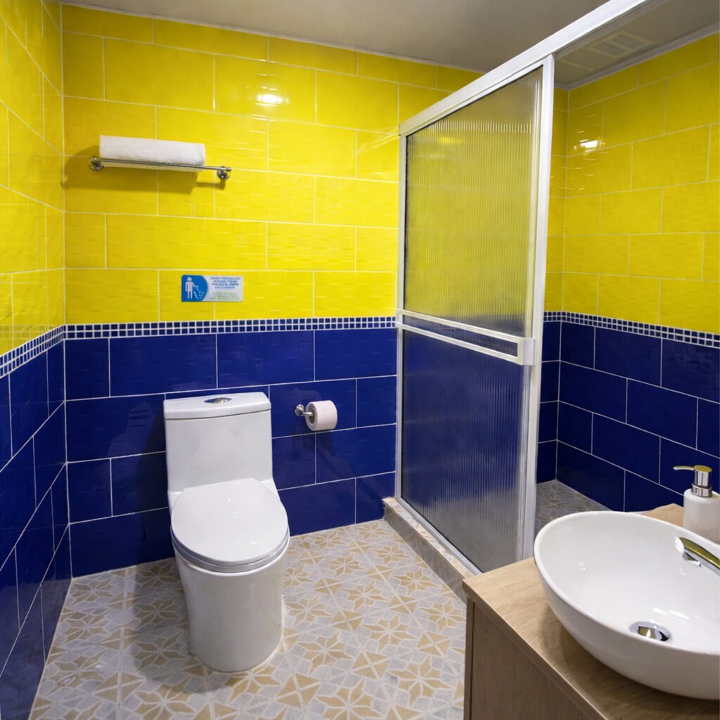 Baño de la habitación triple interna